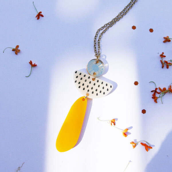 Collana lunga Honolulu, pendenti geometrici avorio, oro e giallo, dipinti a mano | gioielli artistici, personalizzabili | made in Italy | BiCA Good Morning Design